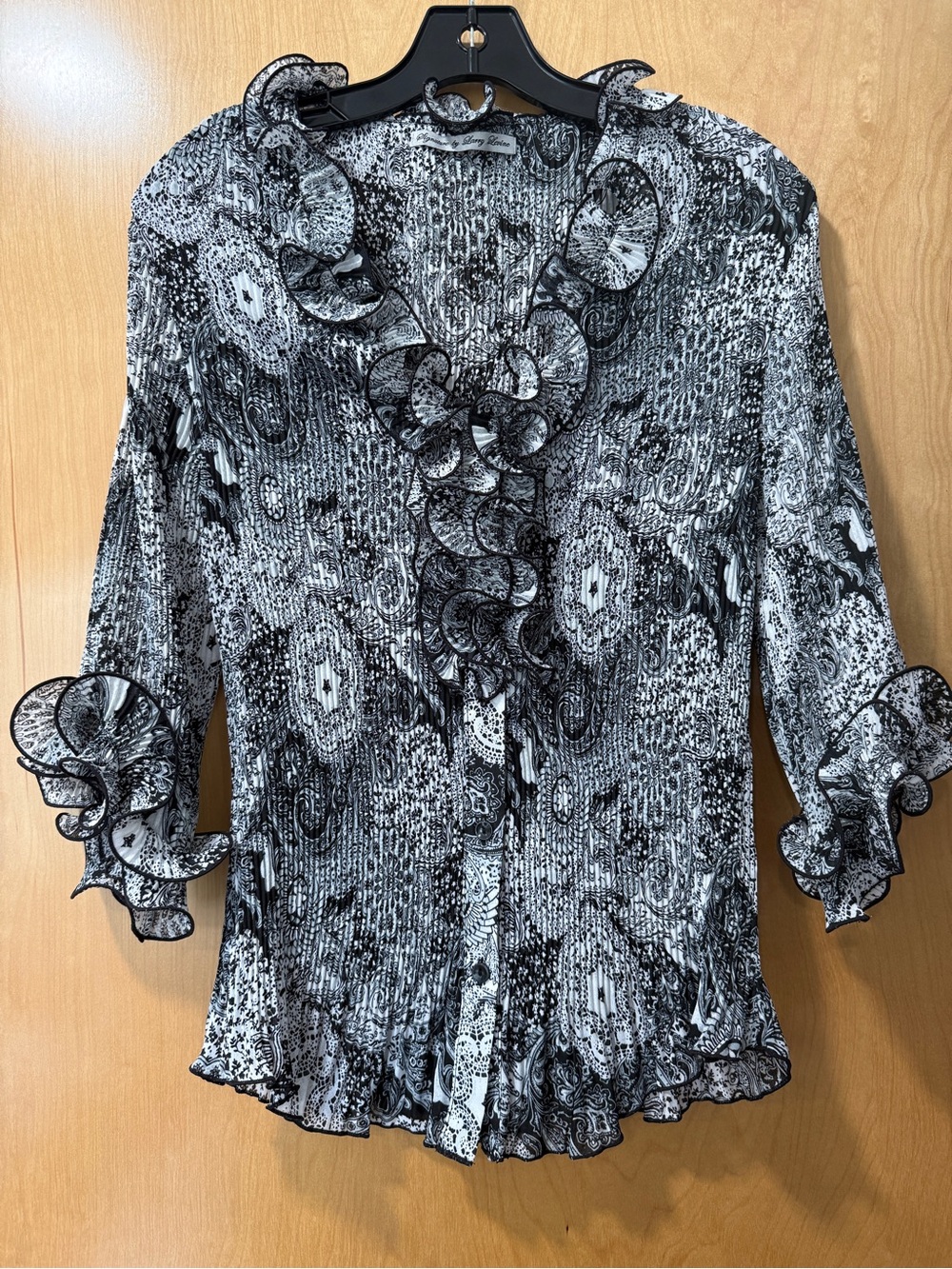 Signature by Larry Levine Black & White Ruffle Button-Front Blouse